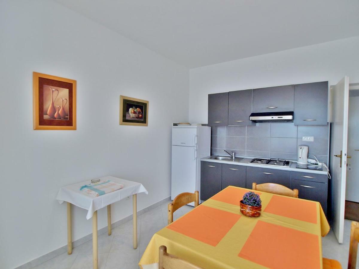 Apartments Ljubica Barbat na Rabu Exterior photo